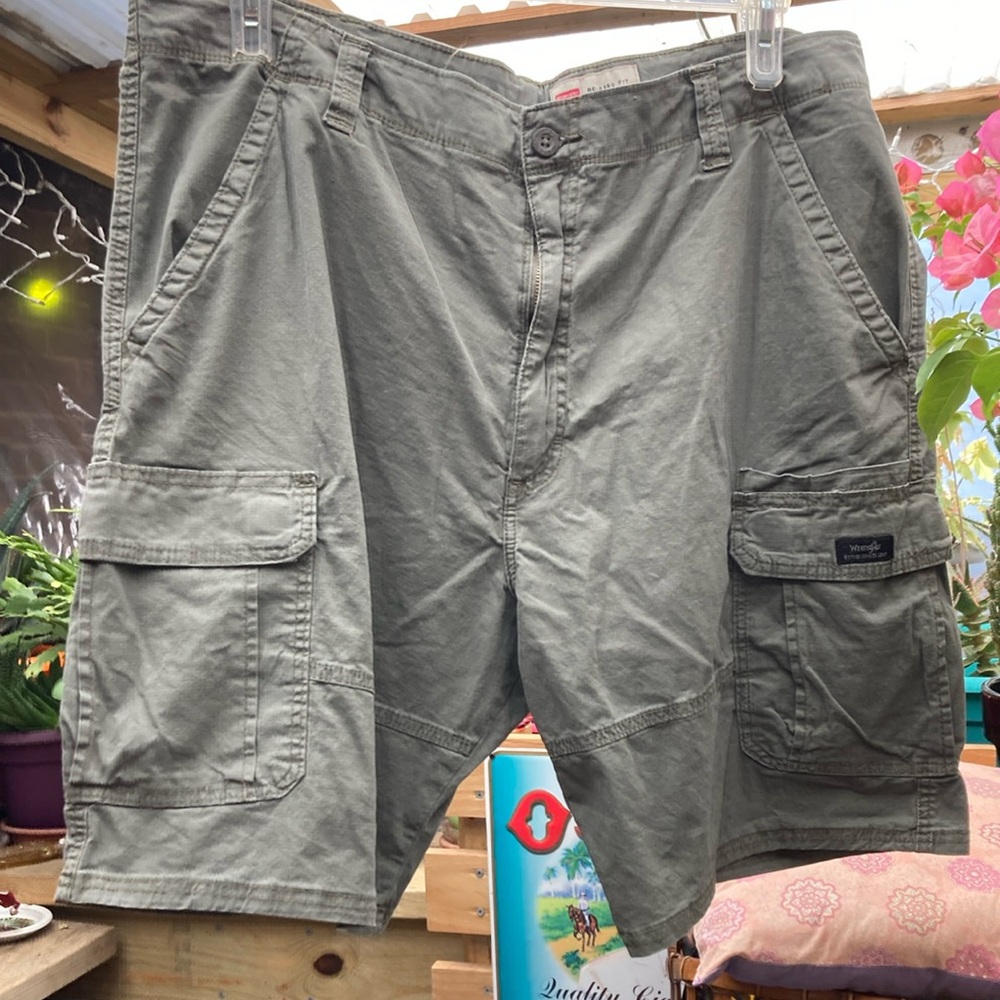 Men's Wrangler Olive Cargo Shorts, Waist Size 40